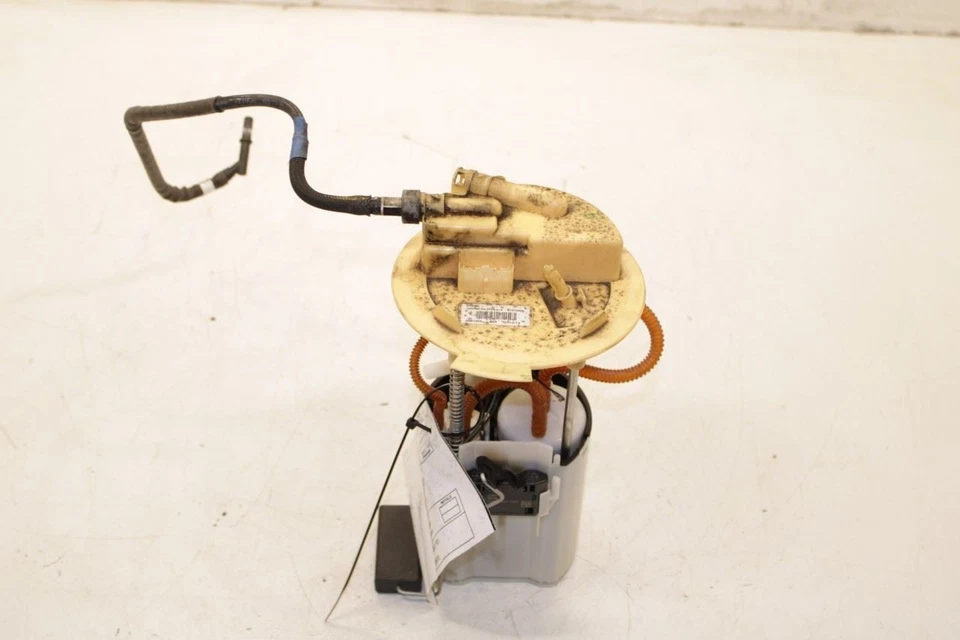 Volvo S60 T5 Premier 2015-2018 2,0 L tracción delantera conjunto de bomba de combustible 31372884 OEM Foto 3 de 4