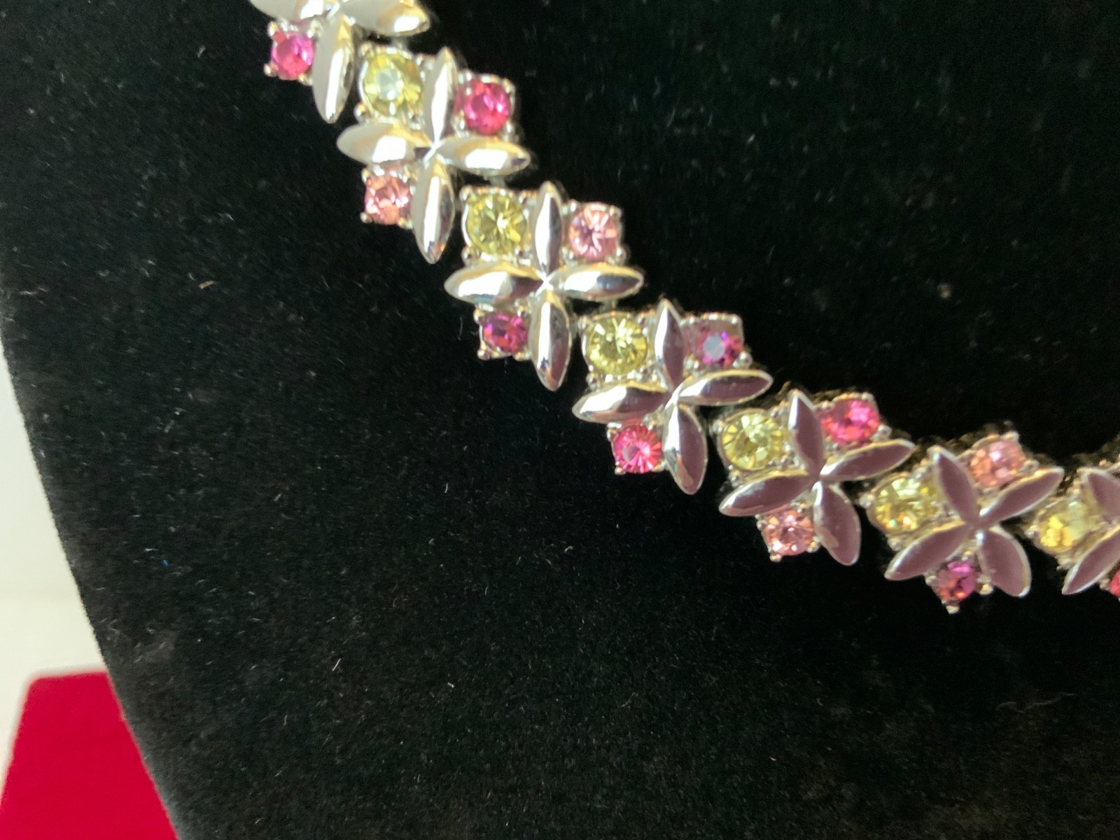 RARE CAMROSE KROSS JBK Jacqueline Jackie Kennedy ORCHID FLOWERS NECKLACE USA