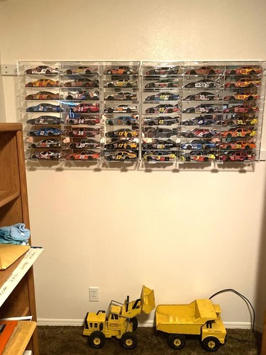 High-Quality Acrylic Display Case for 1:24 Scale Diecast Cars - Easy Wall Mount - Picture 8 of 11
