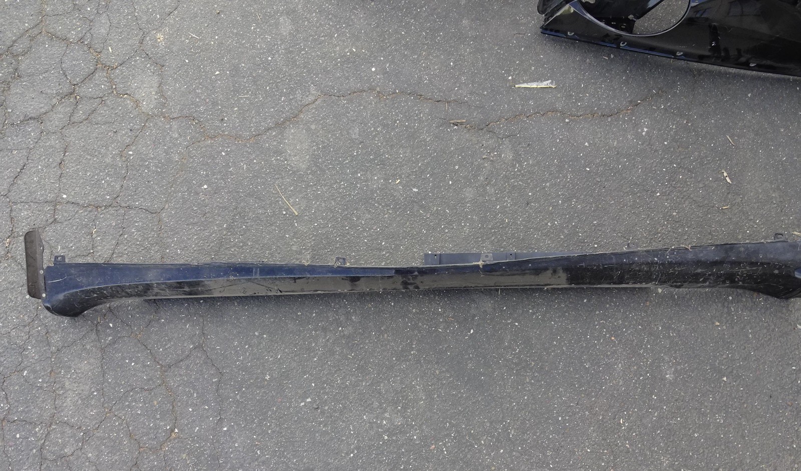 Maserati  Quattroporte Right Passenger Rocker Panel Lateral Shield 980139350