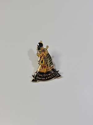 The Dewar Highlander Lapel Pin Scotch Whiskey 