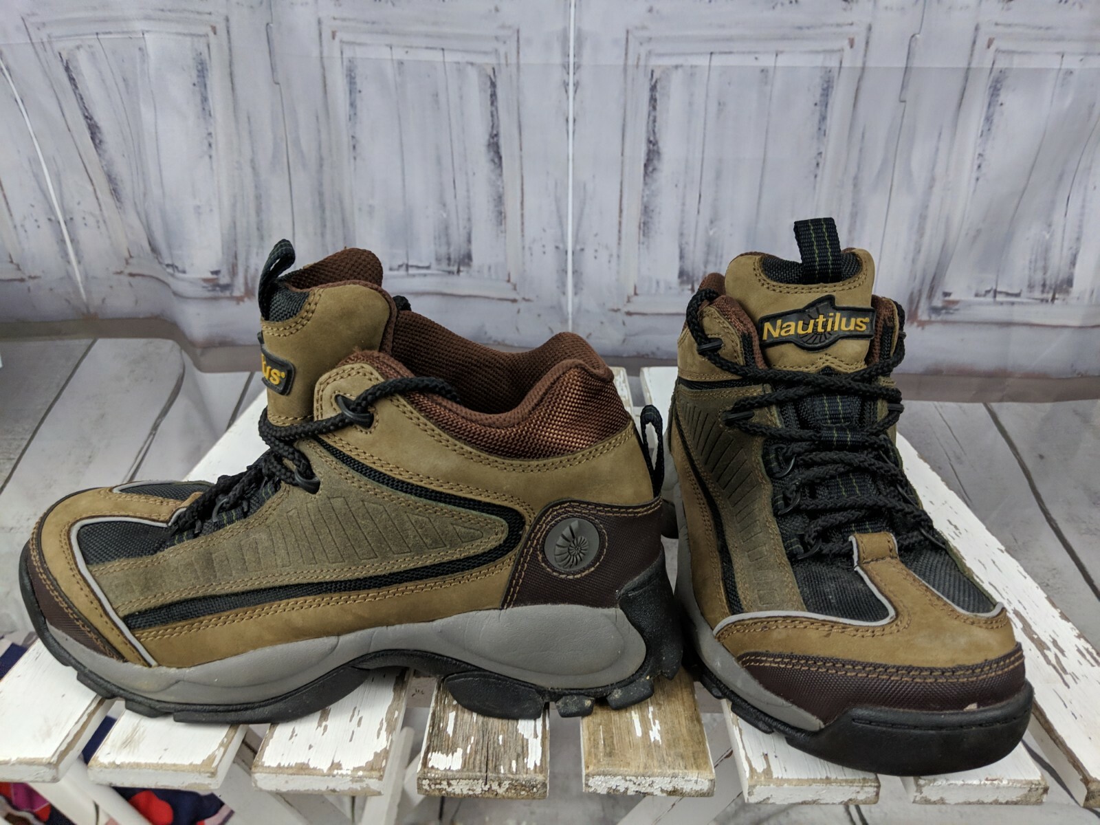 Nautilus Mens shoes boots hiking trail n1556 8.5 M brown tan work