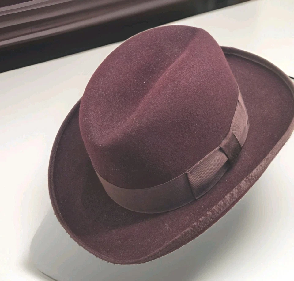 Sombrero Padrino Hombre 13 Fieltro Borgoña Colección Escala Mediano Hecho en EE. UU. NUEVO CON ETIQUETAS Foto 3 de 4