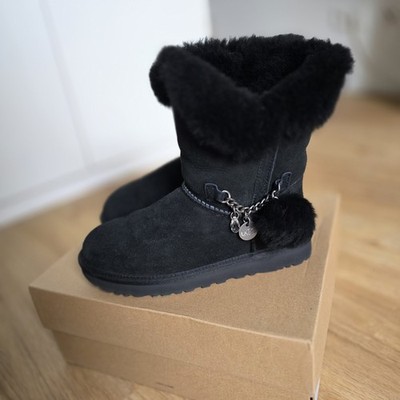 UGG Boots Classic Short Charm Gr. 38