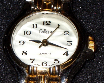 COLLEZIO PEARL DIAL FACE LADIES QUARTZ WRISTWATCH
