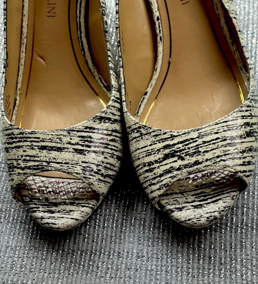 Enzo Angiolini Peep Toe, Platform 3” Pumps, Versatile Bl & White Stripes, Sz 6 - Imagem 4 de 4