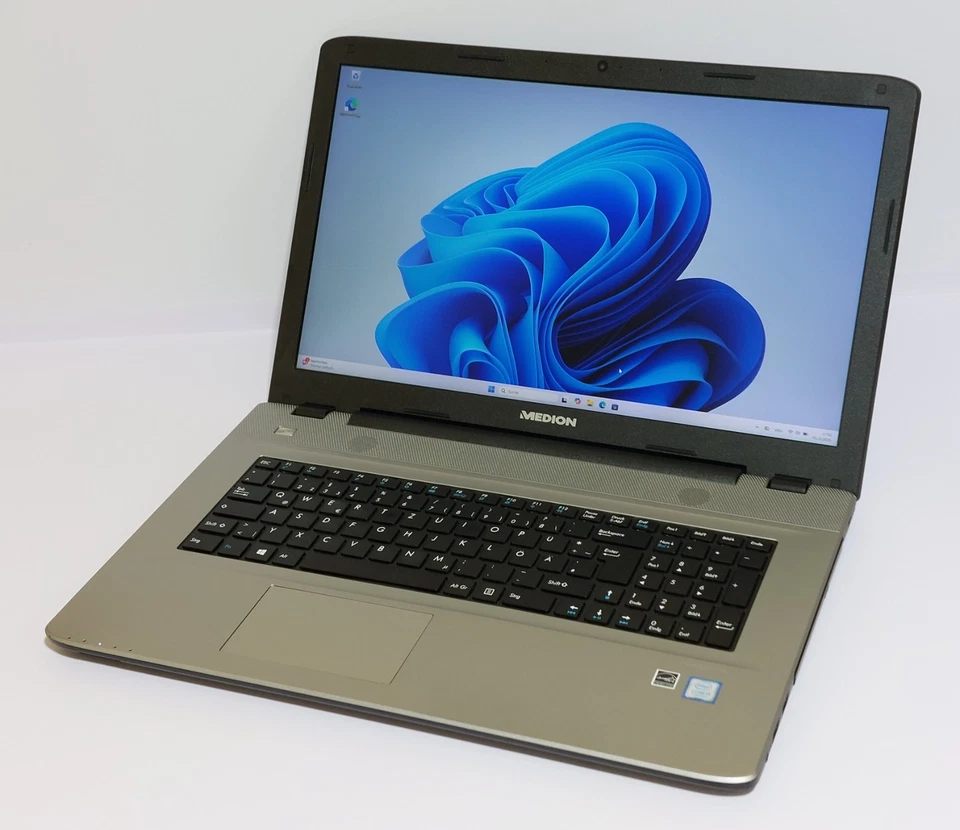 Medion Akoya E7424 17,3 Zoll FHD Core i3 7th Gen 12GB RAM 128 + 1500 GB Win11 - Bild 3 von 4