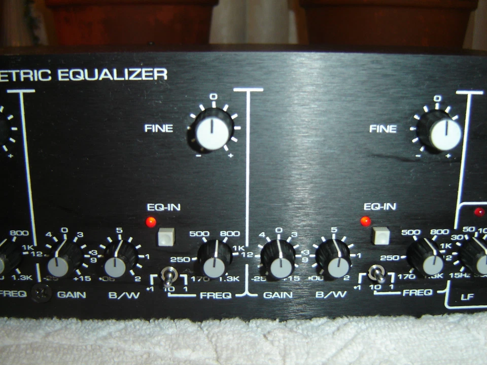 Altec Lansing 1905A Klark Teknik, Pair 5 Band Parametric Equalizer, Vintage Rack - Image 4 of 4