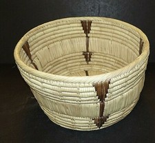 Straw Grass Wicker Woven Large 13" Round BASKET with Arrow Vintage