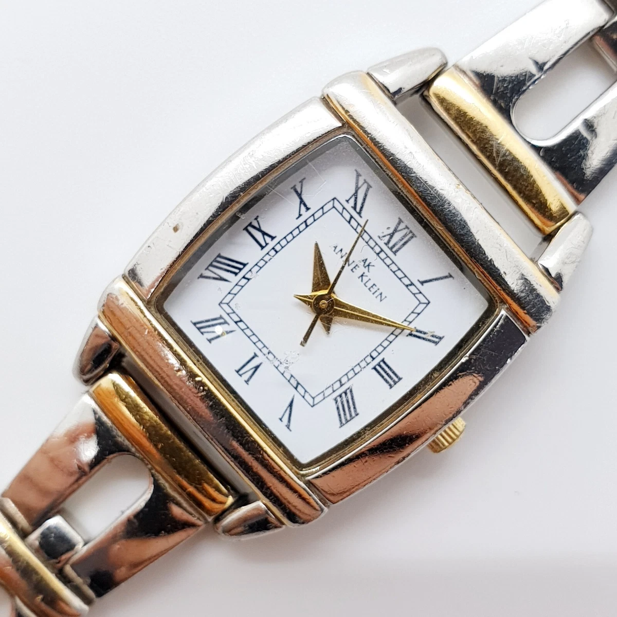 Ladies' Watches: A Jewel on your Wrist