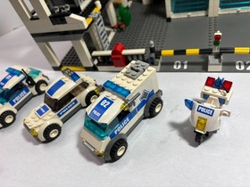 Lego City: Police:  Police Headquarters 7744 (2008) + extra car. Retired.