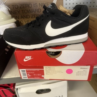 Nike MD Runner 2 (GS) Black/White Youth 5Y Low Top Lace-Up Mesh Sneakers