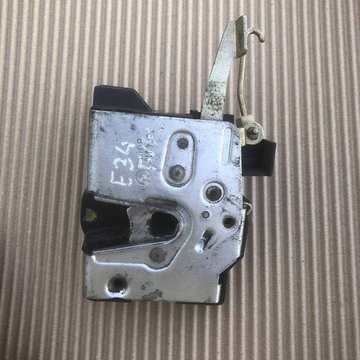 BMW E34 518i 520i 525i 535i M5 Door Lock Latch Front Right 1988