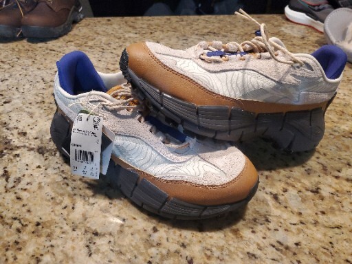 REEBOK ZIG KINETICA 2.5 EDGE SOFT ECRU, TAUPE & CORE BLACK HR1301 Size 11