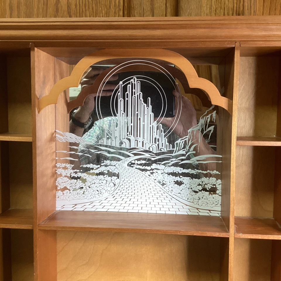 1988 Franklin Mint Wizard of Oz Portrait Sculpture Wooden Display Case w/ Mirror - Image 2 of 4