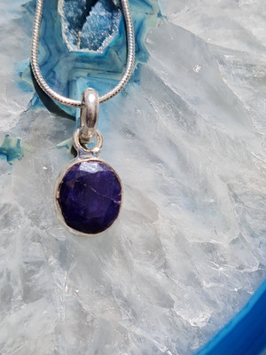 Gift Set: Sapphire Pendant in Silver plus Silver Chain (H109)