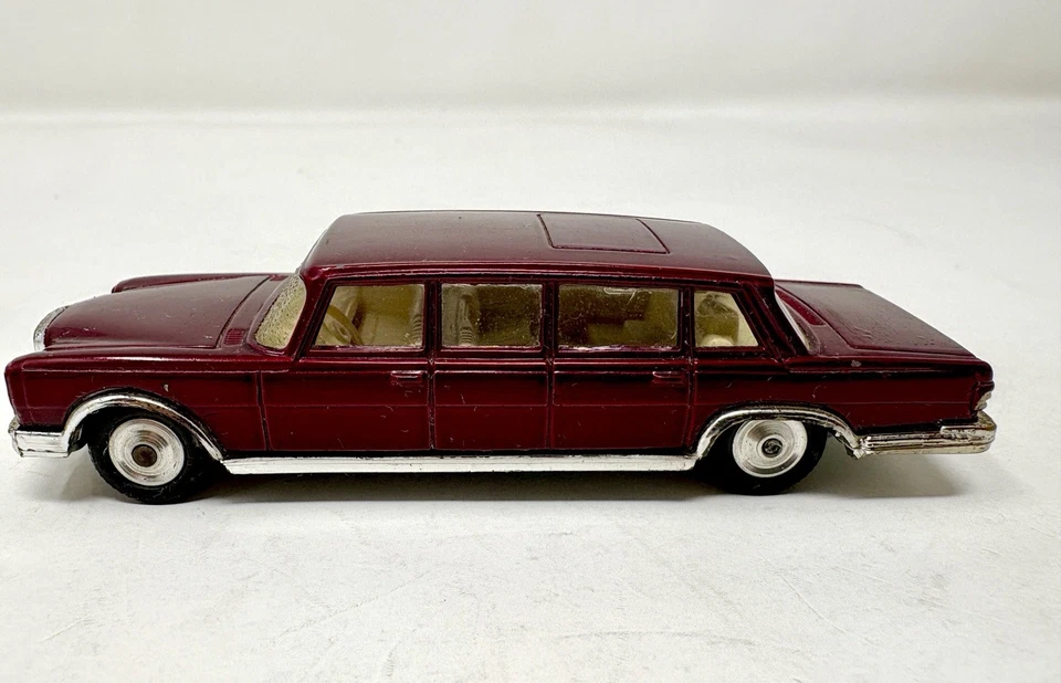 Corgi 247 Car Mercedes Benz 600 Pullman Original In Box Excellent Works! - Image 4 of 4