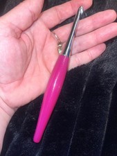 RARE Special Edition Fuchsia With Glitter Furls Odyssey Crochet Hook 7.0mm