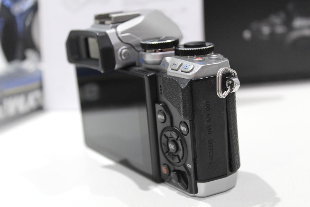 OLYMPUS E M10 MARK2 シルバー　ボディ　送料無料 OLYMPUS E M10 MARK2 シルバー ボディ 送料無料 オリンパス OM-D E-M10