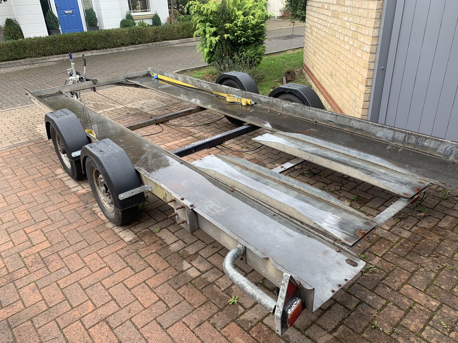 car transporter trailer hire long 2600kg. Straps supplied. Flexible