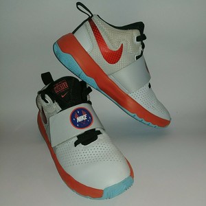 nike team hustle d8 sd