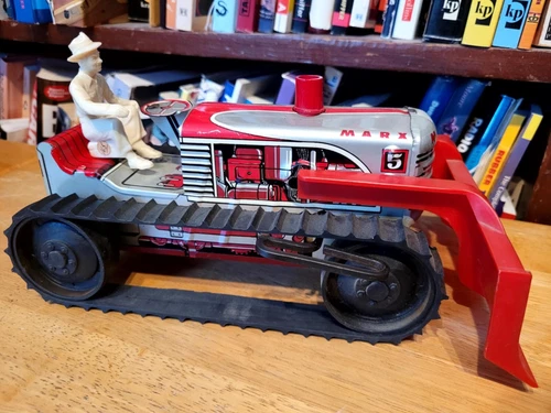 VERY NICE VINTAGE 1940'S MARX  #5 TIN LITHO WIND UP  FARM TRACTOR w/ SCRAPER