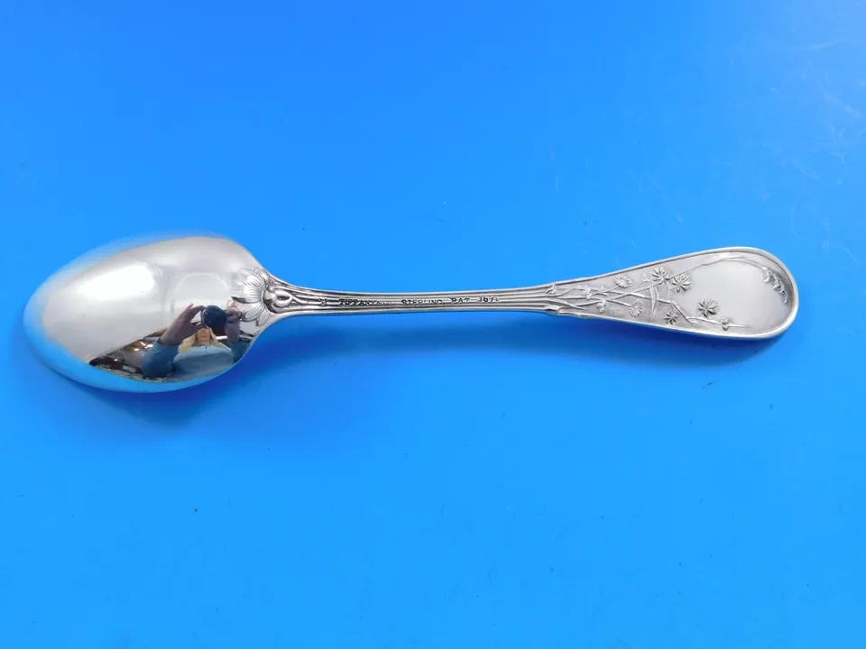 Cuchara de café japonesa de plata esterlina de 4 en punto 4 3/4" de Tiffany and Co Foto 3 de 4