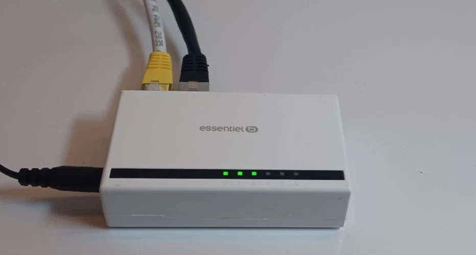 Micro Switch Ethernet 5 Ports Essentiel b 8003781 - 10/100 Mbps Complet - Photo 2/4