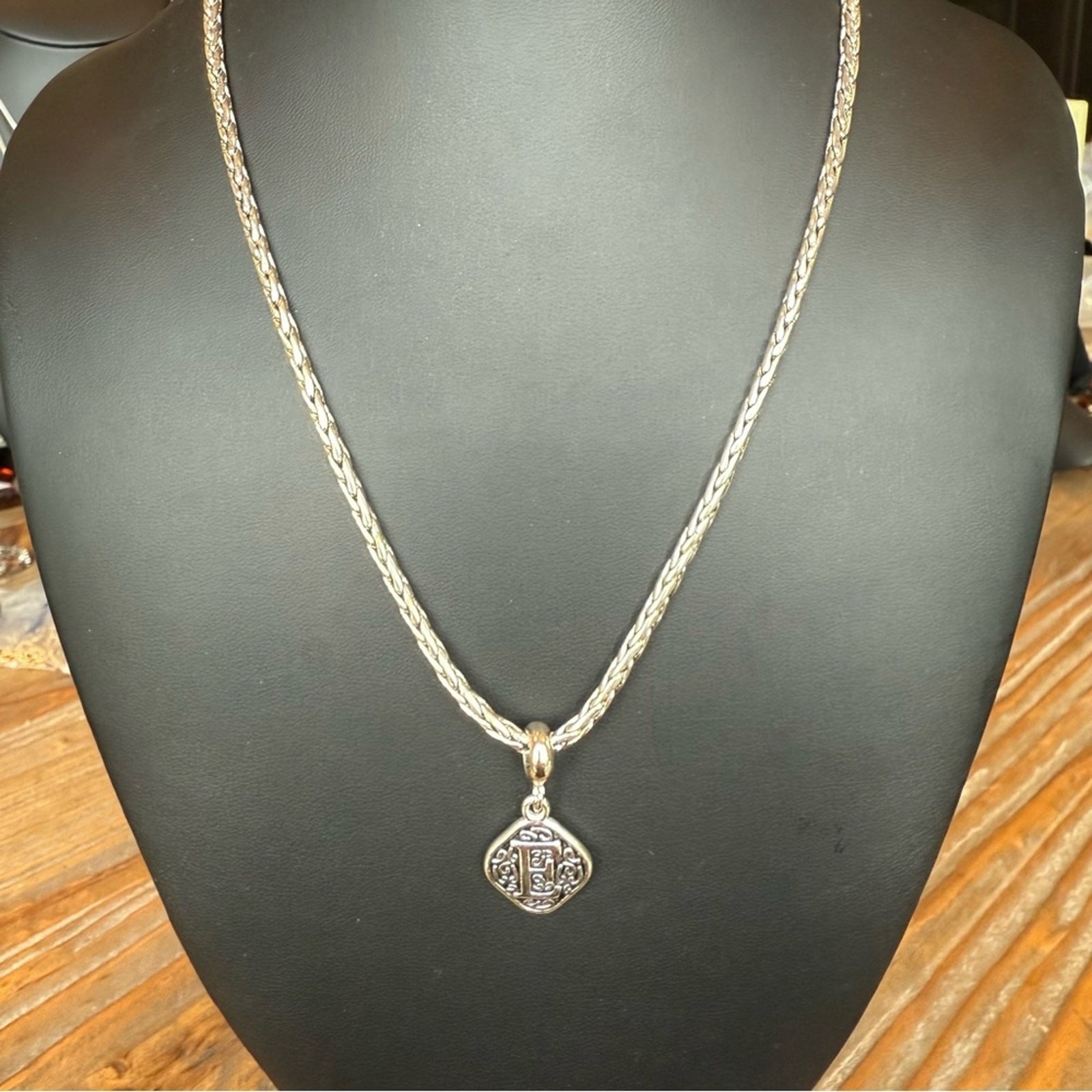 DaVinci Jewelry Initial E Monogrammed Pendant Nec… - image 3