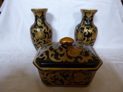 2 Vasen, mit einer Dekeldose, asiatisch/orientalisch Kunstobjekt