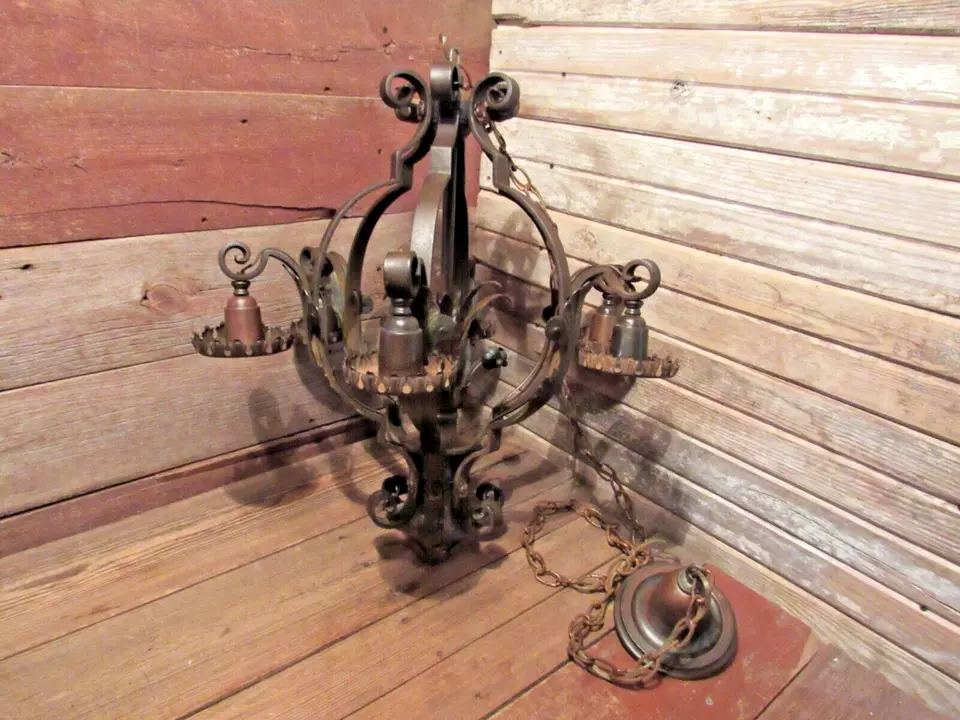 Lámpara de techo vintage antigua de 1920 de California renacimiento español Foto 2 de 4