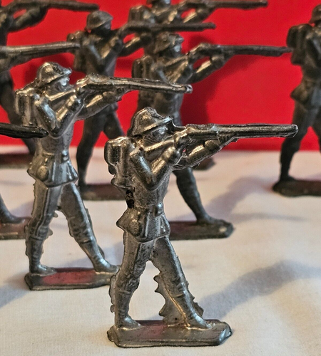 VTG 1930's/1940's STANDING RIFLEMEN 14PC LEAD FIGURE LOT - Picture 9 of 10