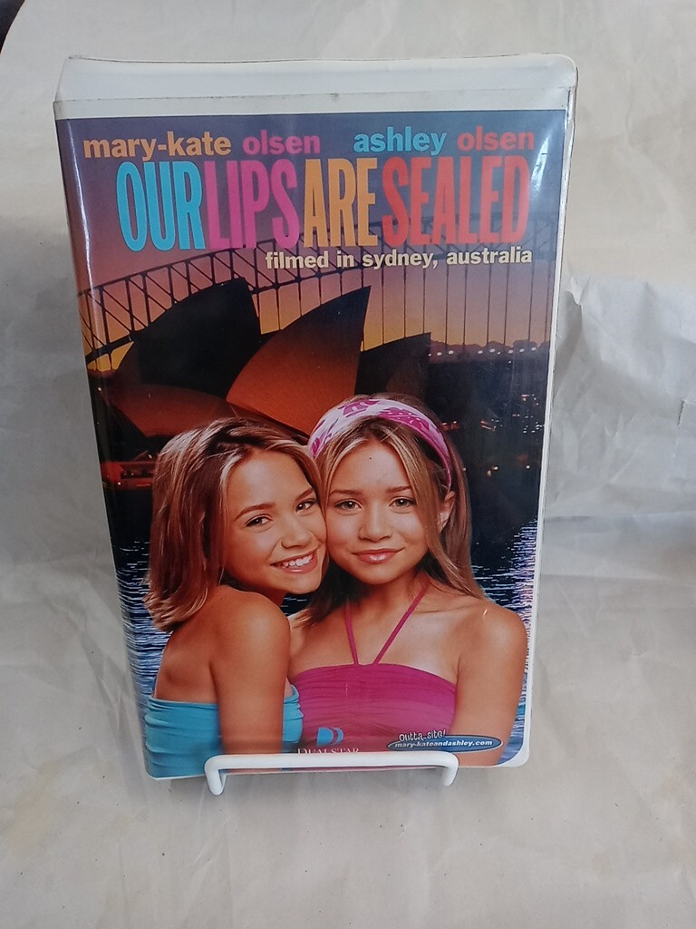 Mary-Kate And Ashley's Our Lips Are Sealed (VHS, 2000, Clamshell