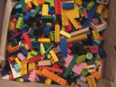 PRE-OWNED LOOSE CLASSIC LEGO SET #10698 (INCOMPLETE SET)