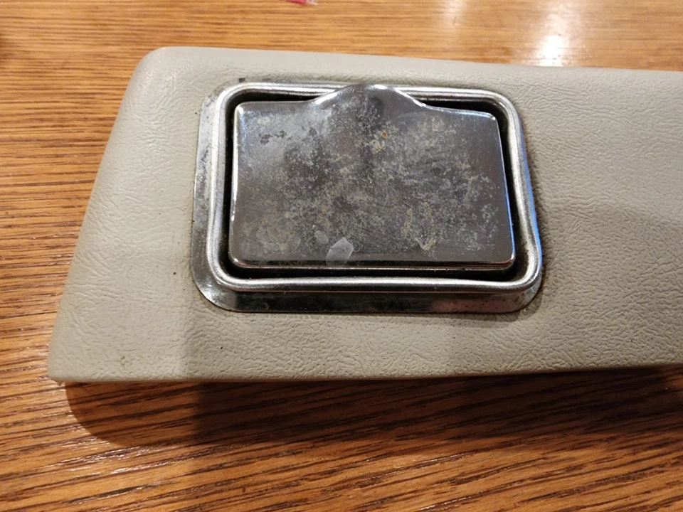 Chevrolet Caprice Delta 88 1977-1985 conductor izquierdo reposabrazos almohadilla 2 puertas solamente Foto 2 de 4