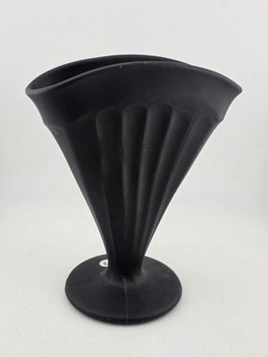 RARE VINTAGE TIFFIN ELEGANT BLACK SATIN GLASS RIBBED FAN VASE. 7'' Tall.