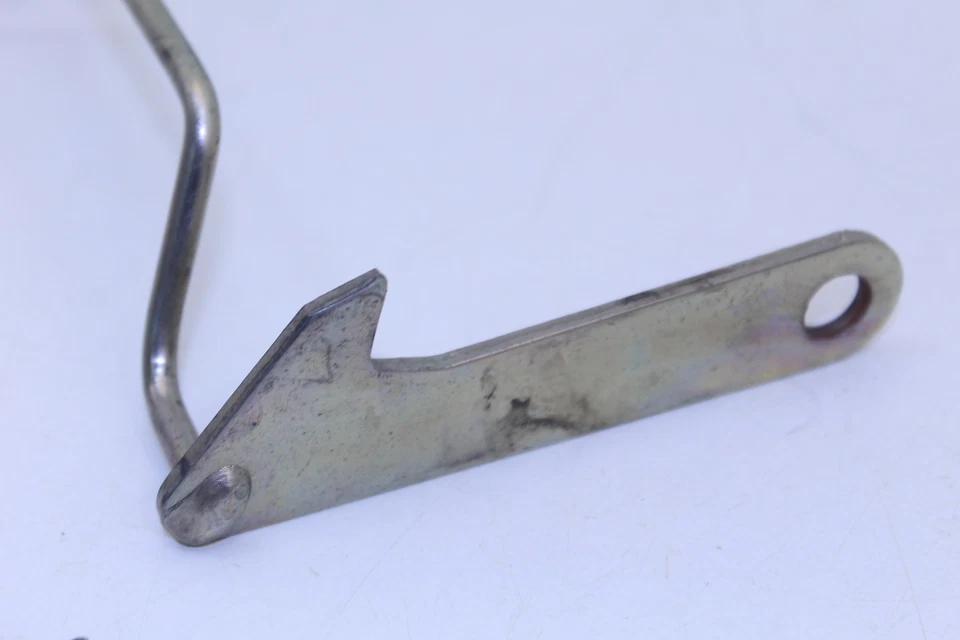 88-07 KAWASAKI NINJA 250R ОРИГИНАЛЬНАЯ ЗАЩЕЛКА СИДЕНЬЯ В СБОРЕ R2.BX8 - Изображение 2 из 4