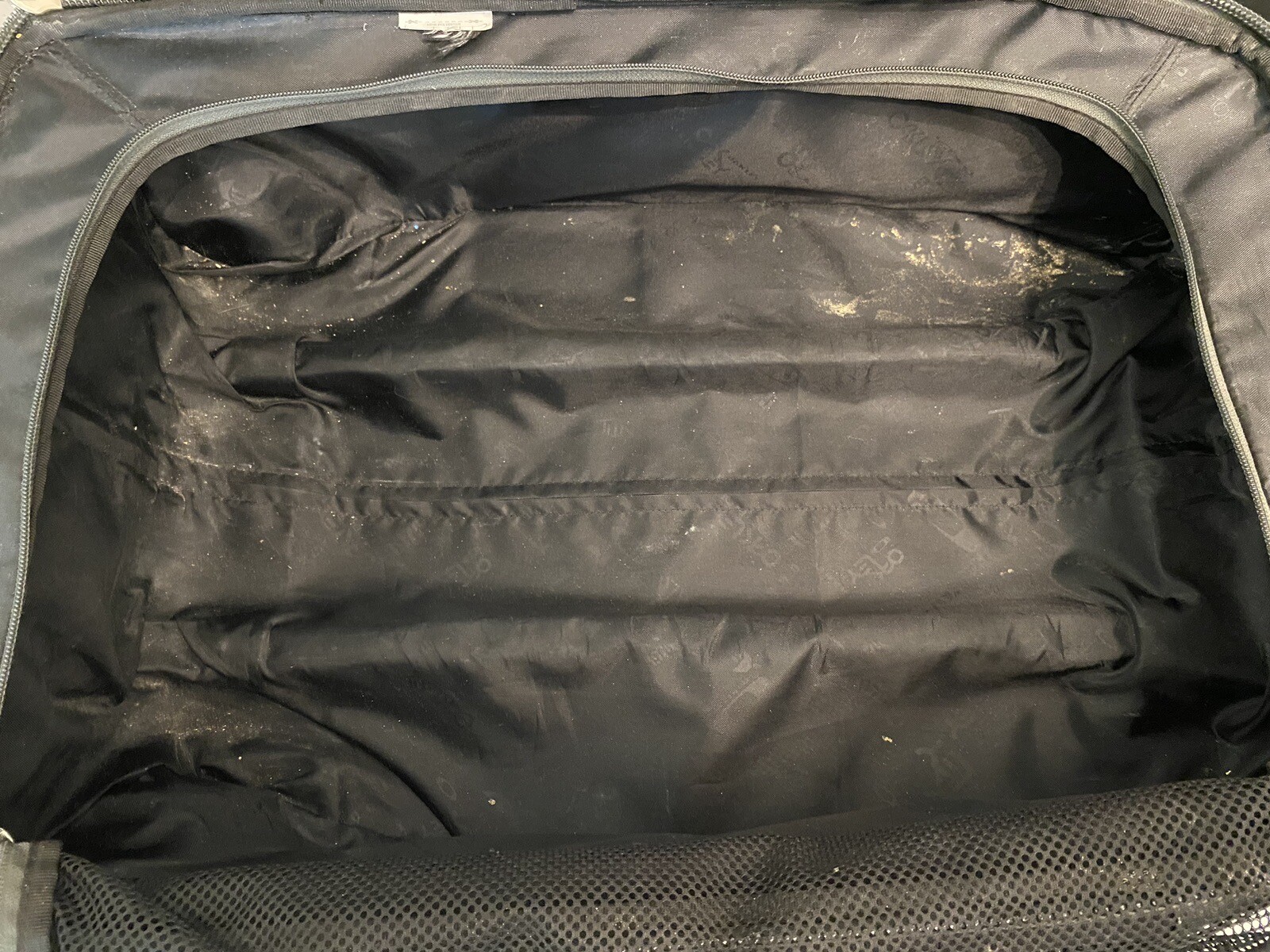 Oakley Luggage Carry On Rolling Bag Black Teal SuitCase Measures 22"x14"x8"