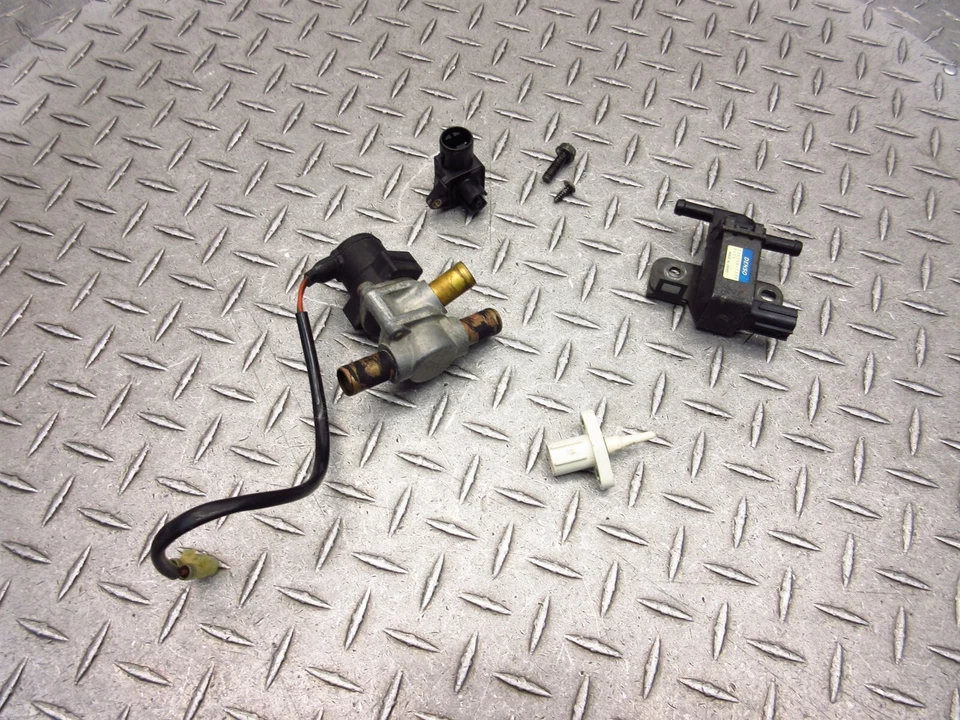 Honda CBR1100XX CBR1100 1999 97-00 Blackbird OEM válvulas de aire sensores lote probado Foto 3 de 4