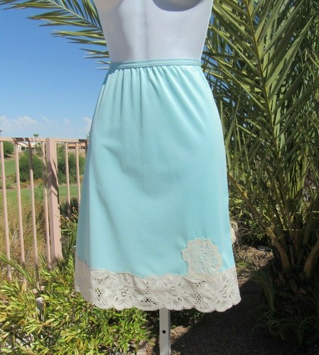 VTG 1950s VAN RAALTE SMALL A HALF SLIP POWDER BLUE SCALLOPED LACE TRIM NYLON - Picture 4 of 12