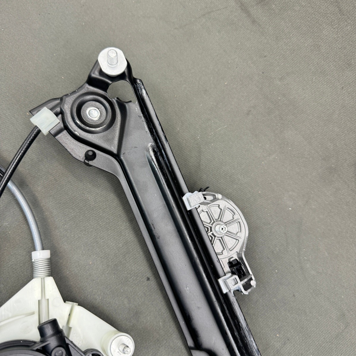 Maserati Levante 2017-2024 FRONT+LEFT Window regulator