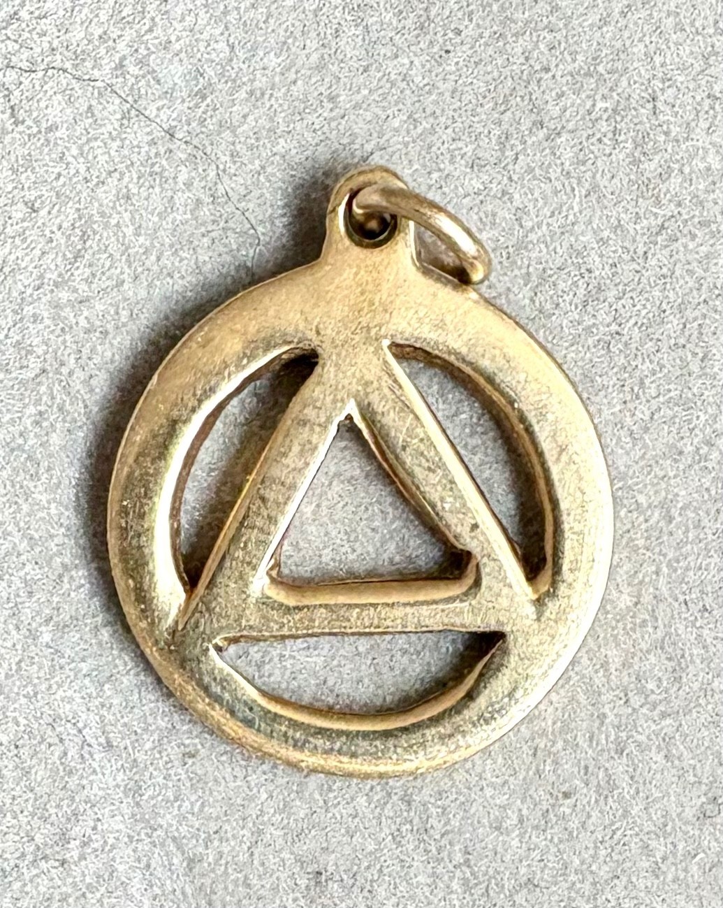 14k Solid Gold Alcoholics Anonymous circle triang… - image 4