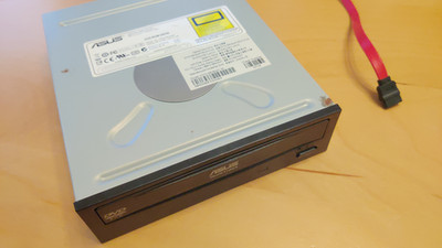 ASUS DVD-ROM Laufwerk (DVD-E818A6T) mit SATA Anschluss und inklusive SATA Kabel