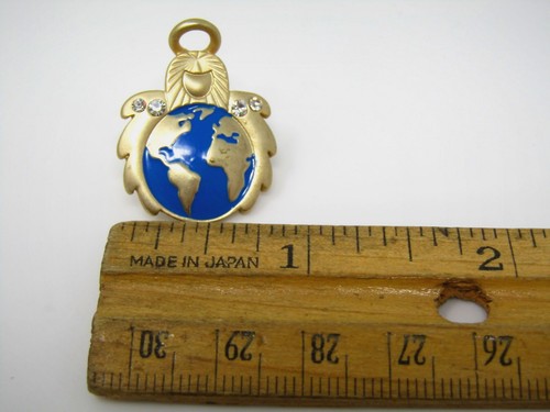 Vintage Collectible Pin: Angel Holding the Earth Excellent Religious Design - Picture 4 of 4