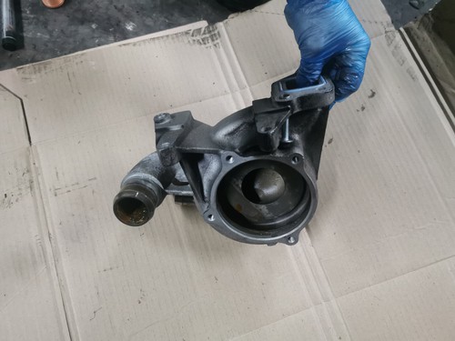 ASTON MARTIN DB9 2005 5.9 V12 WATER PUMP HOUSING 4G4E-8A503-AA - Picture 6 of 7