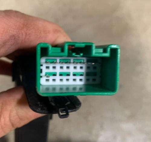 2019 Chevy Silverado 2500 HD Auxilary Fuse Block Wiring Harness 84300343 - Picture 4 of 7