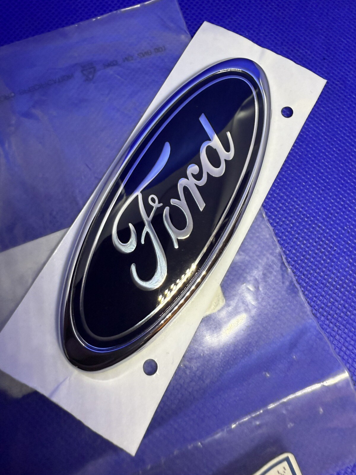 Logo Ford Focus 1 berline pour rénovation carrosserie après 2003 badge arrière
