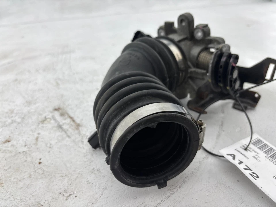 Módulo de válvula de carrocería de acelerador de inyección de combustible Chrysler PT Cruiser 2004-2010 OEM Foto 2 de 4