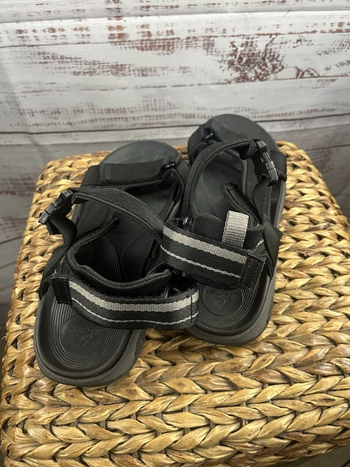 Sandalias de senderismo Ozark Trail para hombre 9 sin cordones ajustables con tiras MNOT22GN003 Foto 2 de 4