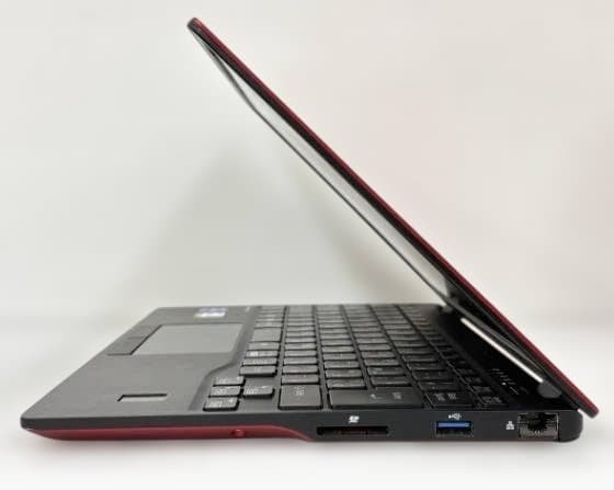 Ultra-light Fujitsu Lifebook U9312/J i5-1245U Iris Xe 256GB 8GB